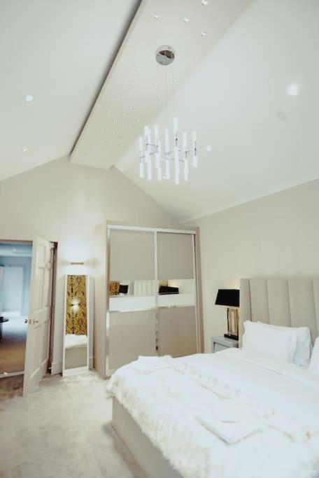 3-Story Townhouse - Sleeps 8 Leilighet Leeds  Eksteriør bilde