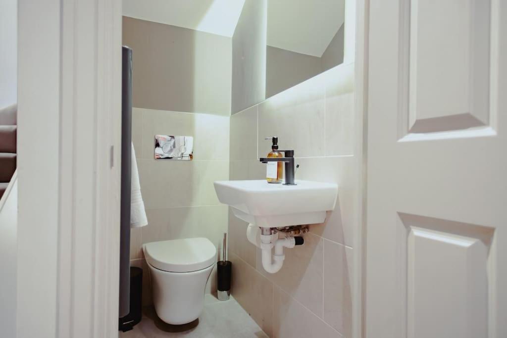 3-Story Townhouse - Sleeps 8 Leilighet Leeds  Eksteriør bilde